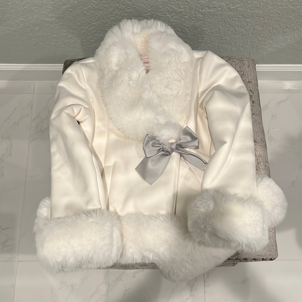📌SOLD📌.    Retired American Girl Soft as Snow Coat